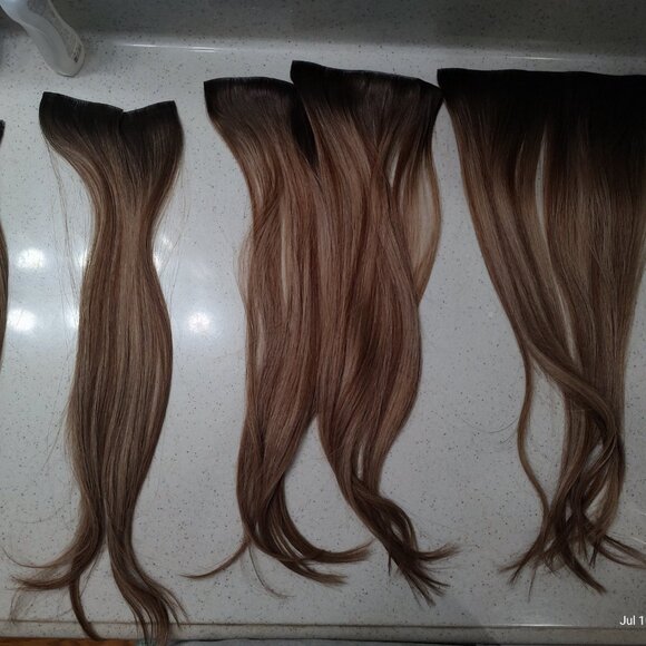 Endaring invisible clip in hair extensions - Picture 7 of 8